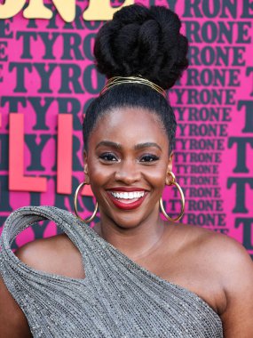 Gaurav Gupta elbisesi giyen Amerikalı aktris Teyonah Parris, Netflix 'in 