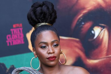 Gaurav Gupta elbisesi giyen Amerikalı aktris Teyonah Parris, Netflix 'in 