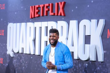 Nijeryalı-Amerikalı eski defans oyuncusu Emmanuel Acho, Netflix 'in' Quarterback 'sezonunun Los Angeles Premiere' ine 11 Temmuz 2023 'te Hollywood, Los Angeles, Kaliforniya, ABD' de düzenlenen Netflix Tudum Theater 'a geldi.. 