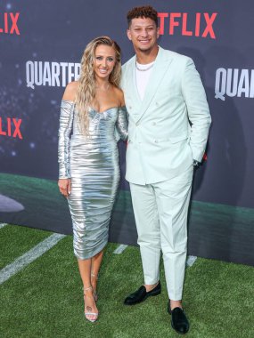 Brittany Mahouse ve kocası Patrick Mahouse, Netflix 'in' Quarterback 'sezonunun Los Angeles Premiere' ine 11 Temmuz 2023 'te Hollywood' da Netflix Tudum Tiyatrosu 'nda geldiler.