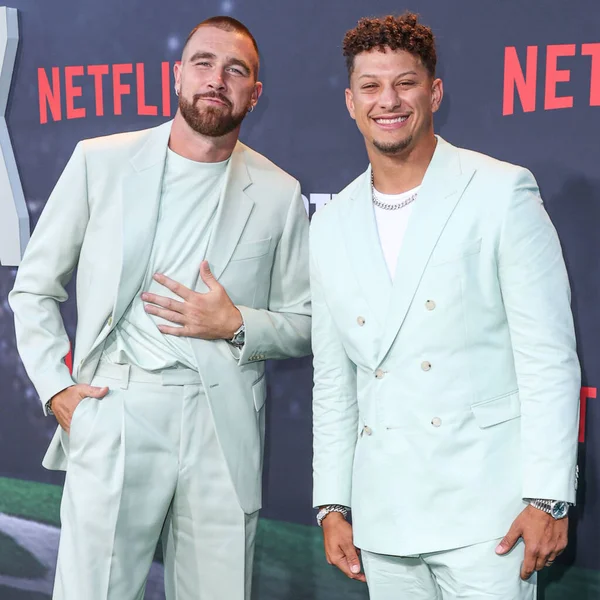 Travis Kelce Patrick Mahomes Arriveren Los Angeles Premiere Netflix Quarterback — Stockfoto