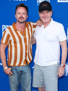 Amerikalı oyuncular Aaron Paul ve Bryan Cranston, Kershaw 'ın 10. Geleneksel Ping Pong 4 Yardım Etkinliği 2023 Ünlüler Turnuvası' na 27 Temmuz 2023 'te Elysian Park, Los Angeles, Kaliforniya, ABD' de düzenlenen Dodger Stadyumu 'nda geldiler..