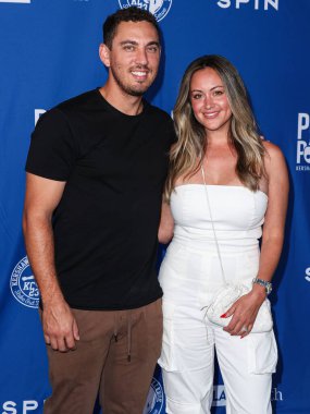 Austin Barnes ve Nicole Barnes, 27 Temmuz 2023 'te Elysian Park, Los Angeles, Kaliforniya, ABD' de düzenlenen 10. Geleneksel Ping Pong 4 Yardım Etkinliği 2023 Ünlüler Turnuvası 'na katıldılar..