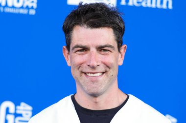 Amerikalı aktör Max Greenfield, 27 Temmuz 2023 'te Elysian Park, Los Angeles, Kaliforniya, ABD' deki Dodger Stadyumu 'nda düzenlenen 10..