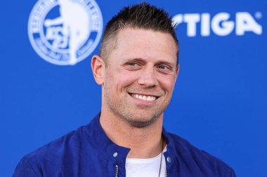 The Miz (Mike Mizanin), 27 Temmuz 2023 'te Dodger Stadyumu' nda düzenlenen 10. Geleneksel Ping Pong 4 Yardım Etkinliği 2023 Etkinliği Turnuvası 'na katılıyor..