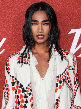 Filipinli-Amerikalı güzellik uzmanı ve sosyal medya kişiliği Bretman Rock, 10 Ağustos 2023 tarihinde Hollywood, Los Angeles, Kaliforniya, ABD 'deki NeueHouse Los Angeles' ta düzenlenen Variety 2023 Power of Young Hollywood kutlamasına geldi.. 