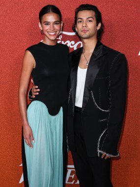 Bruna Marquezine ve Xolo Mariduena, 10 Ağustos 2023 'te NeueHouse Los Angeles' ta düzenlenen Variety 2023 Power of Young Hollywood Kutlamasına geldiler.. 