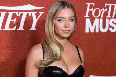 Mara Paris ve Ralph Masri yüzüklerini takan Amerikalı aktris Sydney Sweeney, 10 Ağustos 2023 'te NeueHouse Los Angeles' ta düzenlenen Variety 2023 Power of Young Hollywood Kutlamasına geldi..
