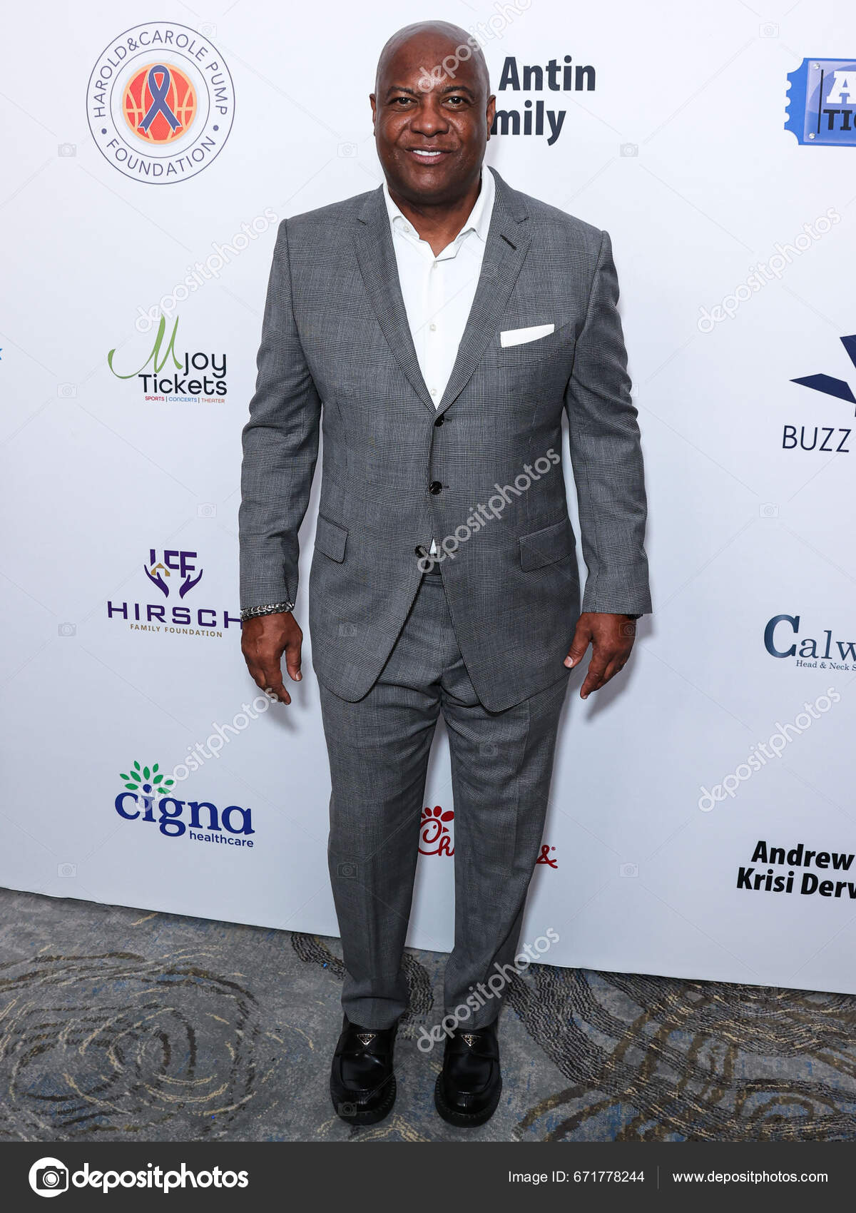 American Former Professional Football Player Rodney Peete Arrives 23Rd