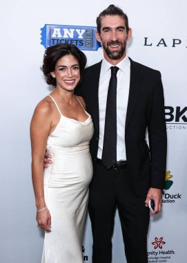 Nicole Johnson ve eski Amerikalı yüzücü Michael Phelps, 18 Ağustos 2023 'te Beverly Hills, Los Angeles, Kaliforniya, ABD' de düzenlenen 23. Geleneksel Harold ve Carole Pompa Vakfı Galasına geldiler.