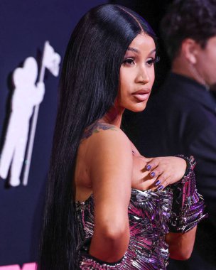 Dilara Findikoglu elbisesi giyen Cardi B, 12 Eylül 2023 'te Newark, New Jersey, ABD' deki Prudential Center 'da düzenlenen 2023 MTV Video Müzik Ödülleri' ne geldi..