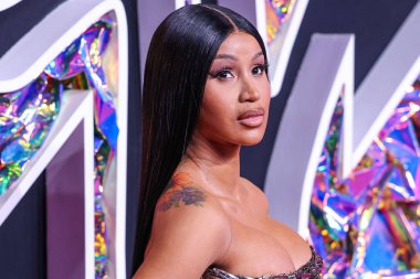 Dilara Findikoglu elbisesi giyen Cardi B, 12 Eylül 2023 'te Newark, New Jersey, ABD' deki Prudential Center 'da düzenlenen 2023 MTV Video Müzik Ödülleri' ne geldi..