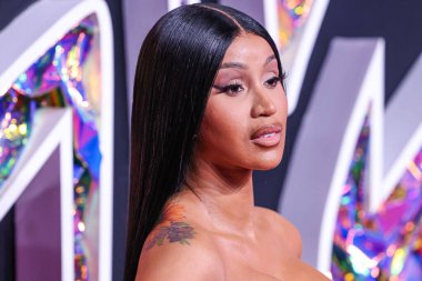 Dilara Findikoglu elbisesi giyen Cardi B, 12 Eylül 2023 'te Newark, New Jersey, ABD' deki Prudential Center 'da düzenlenen 2023 MTV Video Müzik Ödülleri' ne geldi..