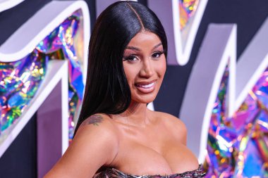 Dilara Findikoglu elbisesi giyen Cardi B, 12 Eylül 2023 'te Newark, New Jersey, ABD' deki Prudential Center 'da düzenlenen 2023 MTV Video Müzik Ödülleri' ne geldi..