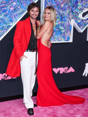 Chase Stokes ve Kelsea Ballerini, 12 Eylül 2023 tarihinde Newark, New Jersey, ABD 'deki Prudential Center' da düzenlenen 2023 MTV Video Müzik Ödülleri 'ne geldiler..