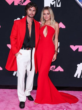 Chase Stokes ve Kelsea Ballerini, 12 Eylül 2023 tarihinde Newark, New Jersey, ABD 'deki Prudential Center' da düzenlenen 2023 MTV Video Müzik Ödülleri 'ne geldiler..