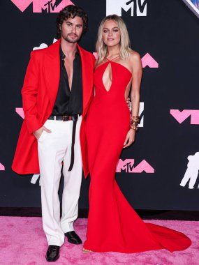 Chase Stokes ve Kelsea Ballerini, 12 Eylül 2023 tarihinde Newark, New Jersey, ABD 'deki Prudential Center' da düzenlenen 2023 MTV Video Müzik Ödülleri 'ne geldiler..