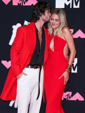 Chase Stokes ve Kelsea Ballerini, 12 Eylül 2023 tarihinde Newark, New Jersey, ABD 'deki Prudential Center' da düzenlenen 2023 MTV Video Müzik Ödülleri 'ne geldiler..