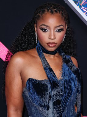 Roberto Cavalli marka kot elbise giyen Chloe Bailey, 12 Eylül 2023 'te Newark, New Jersey, ABD' deki Prudential Center 'da düzenlenen 2023 MTV Video Müzik Ödülleri' ne geldi..