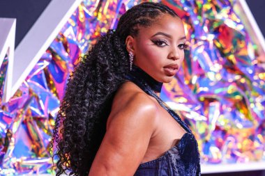 Roberto Cavalli marka kot elbise giyen Chloe Bailey, 12 Eylül 2023 'te Newark, New Jersey, ABD' deki Prudential Center 'da düzenlenen 2023 MTV Video Müzik Ödülleri' ne geldi..