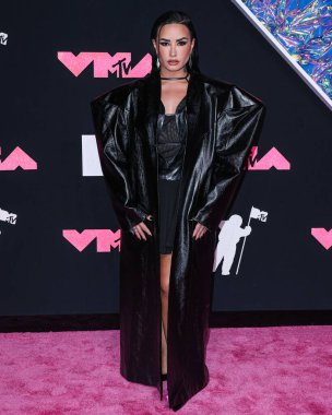 Christian Louboutin pompaları giyen Demi Lovato, 12 Eylül 2023 'te Newark, New Jersey, ABD' deki Prudential Center 'da düzenlenen 2023 MTV Video Müzik Ödülleri' ne ulaştı.. 
