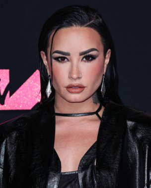 Christian Louboutin pompaları giyen Demi Lovato, 12 Eylül 2023 'te Newark, New Jersey, ABD' deki Prudential Center 'da düzenlenen 2023 MTV Video Müzik Ödülleri' ne ulaştı.. 