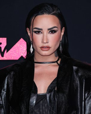 Christian Louboutin pompaları giyen Demi Lovato, 12 Eylül 2023 'te Newark, New Jersey, ABD' deki Prudential Center 'da düzenlenen 2023 MTV Video Müzik Ödülleri' ne ulaştı.. 