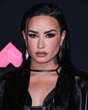 Christian Louboutin pompaları giyen Demi Lovato, 12 Eylül 2023 'te Newark, New Jersey, ABD' deki Prudential Center 'da düzenlenen 2023 MTV Video Müzik Ödülleri' ne ulaştı.. 