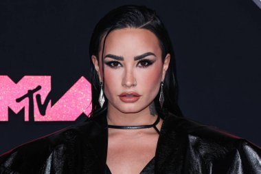 Christian Louboutin pompaları giyen Demi Lovato, 12 Eylül 2023 'te Newark, New Jersey, ABD' deki Prudential Center 'da düzenlenen 2023 MTV Video Müzik Ödülleri' ne ulaştı.. 