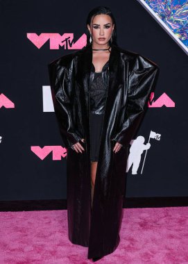 Christian Louboutin pompaları giyen Demi Lovato, 12 Eylül 2023 'te Newark, New Jersey, ABD' deki Prudential Center 'da düzenlenen 2023 MTV Video Müzik Ödülleri' ne ulaştı.. 