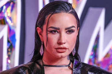 Christian Louboutin pompaları giyen Demi Lovato, 12 Eylül 2023 'te Newark, New Jersey, ABD' deki Prudential Center 'da düzenlenen 2023 MTV Video Müzik Ödülleri' ne ulaştı.. 