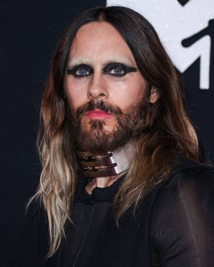 Jared Leto, 12 Eylül 2023 tarihinde Newark, New Jersey, ABD 'de Prudential Center' da düzenlenen 2023 MTV Video Müzik Ödülleri 'ne ulaştı..