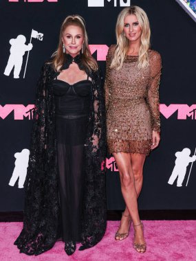 Kathy Hilton ve kızı Nicky Hilton, 12 Eylül 2023 tarihinde Newark, New Jersey 'de Prudential Center' da düzenlenen 2023 MTV Video Müzik Ödülleri 'ne geldiler..