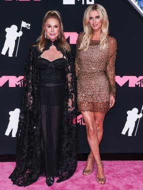 Kathy Hilton ve kızı Nicky Hilton, 12 Eylül 2023 tarihinde Newark, New Jersey 'de Prudential Center' da düzenlenen 2023 MTV Video Müzik Ödülleri 'ne geldiler..