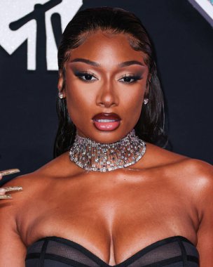 Brandon Blackwood elbisesi giyen Megan Thee Stallion ve Jacob ve Co. mücevherleri 12 Eylül 2023 'te Newark, New Jersey, ABD' deki Prudential Center 'da düzenlenen 2023 MTV Video Müzik Ödülleri' ne ulaştı..