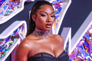 Brandon Blackwood elbisesi giyen Megan Thee Stallion ve Jacob ve Co. mücevherleri 12 Eylül 2023 'te Newark, New Jersey, ABD' deki Prudential Center 'da düzenlenen 2023 MTV Video Müzik Ödülleri' ne ulaştı..
