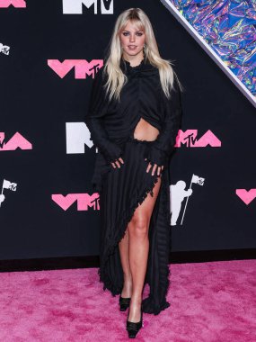Renee Rapp arrives at the 2023 MTV Video Music Awards held at the Prudential Center on September 12, 2023 in Newark, New Jersey, United States.