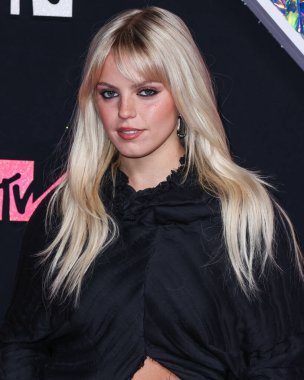 Renee Rapp arrives at the 2023 MTV Video Music Awards held at the Prudential Center on September 12, 2023 in Newark, New Jersey, United States.