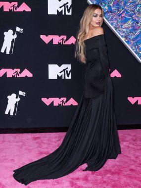 Rita Ora, 12 Eylül 2023 tarihinde Newark, New Jersey, ABD 'de Prudential Center' da düzenlenen 2023 MTV Video Müzik Ödülleri 'ne ulaştı..