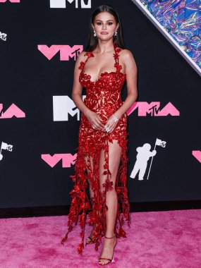 Oscar de la Renta marka özel bir elbise giyen Amerikalı şarkıcı ve aktris Selena Gomez, 12 Eylül 2023 'te Newark, New Jersey, ABD' deki Prudential Center 'da düzenlenen 2023 MTV Video Müzik Ödülleri' ne geldi..
