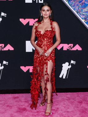 Oscar de la Renta marka özel bir elbise giyen Amerikalı şarkıcı ve aktris Selena Gomez, 12 Eylül 2023 'te Newark, New Jersey, ABD' deki Prudential Center 'da düzenlenen 2023 MTV Video Müzik Ödülleri' ne geldi..