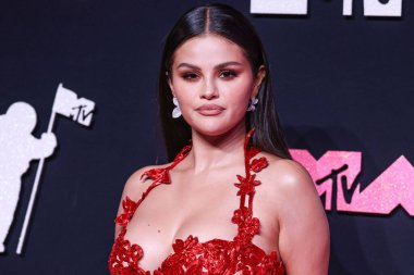 Oscar de la Renta marka özel bir elbise giyen Amerikalı şarkıcı ve aktris Selena Gomez, 12 Eylül 2023 'te Newark, New Jersey, ABD' deki Prudential Center 'da düzenlenen 2023 MTV Video Müzik Ödülleri' ne geldi..