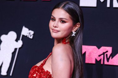 Oscar de la Renta marka özel bir elbise giyen Amerikalı şarkıcı ve aktris Selena Gomez, 12 Eylül 2023 'te Newark, New Jersey, ABD' deki Prudential Center 'da düzenlenen 2023 MTV Video Müzik Ödülleri' ne geldi..