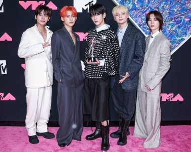Taehyun, Yeonjun, Soobin, Yarının X 'inden HueningKai ve Beomgyu birlikte 12 Eylül 2023' te Newark, New Jersey, ABD 'deki Prudential Center' da düzenlenen 2023 MTV Video Müzik Ödülleri 'ne geldiler..