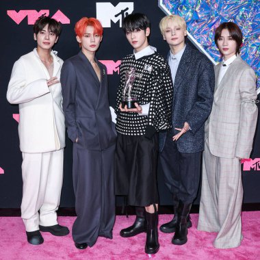 Taehyun, Yeonjun, Soobin, Yarının X 'inden HueningKai ve Beomgyu birlikte 12 Eylül 2023' te Newark, New Jersey, ABD 'deki Prudential Center' da düzenlenen 2023 MTV Video Müzik Ödülleri 'ne geldiler..