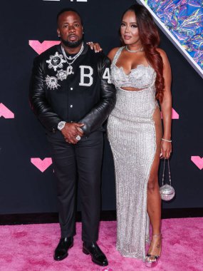 Yo Gotti ve Angela Simmons 12 Eylül 2023 tarihinde Newark, New Jersey, ABD 'de Prudential Center' da düzenlenen 2023 MTV Video Müzik Ödülleri 'ne geldiler..
