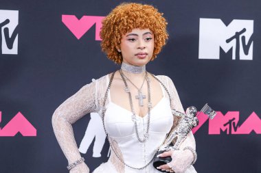 Ice Spice, 12 Eylül 2023 'te Newark, New Jersey, ABD' de Prudential Center 'da düzenlenen 2023 MTV Video Müzik Ödülleri' nde basın odasında 