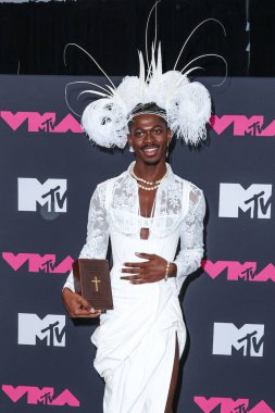 Lil Nas X, 12 Eylül 2023 'te Newark, New Jersey' de Prudential Center 'da düzenlenen 2023 MTV Video Müzik Ödülleri' nde basın odasında poz verdi..