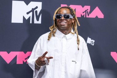 Lil Wayne, 12 Eylül 2023 tarihinde Newark, New Jersey 'de Prudential Center' da düzenlenen 2023 MTV Video Müzik Ödülleri 'nde basın odasında poz verdi..