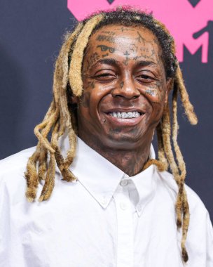 Lil Wayne, 12 Eylül 2023 tarihinde Newark, New Jersey 'de Prudential Center' da düzenlenen 2023 MTV Video Müzik Ödülleri 'nde basın odasında poz verdi..